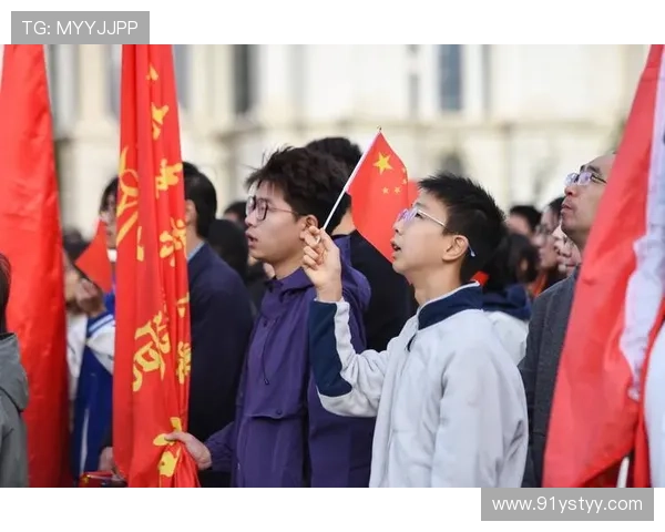 国旗升起映照青春梦想意义之光